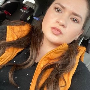 Meet your Posher, Ana